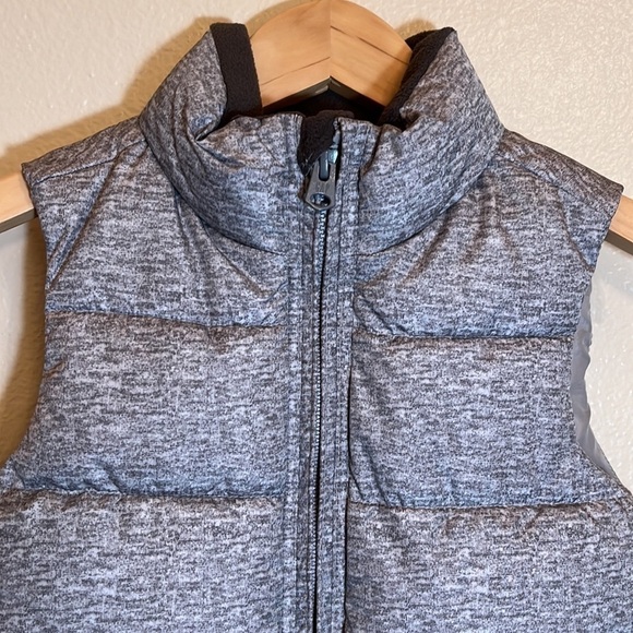 𝅺GAP Boy Gray Puffer Vest - Picture 3 of 14